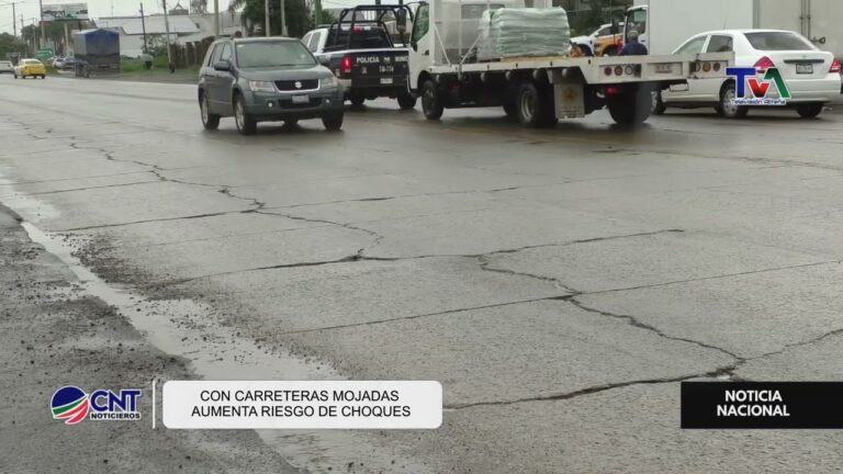 Consejos Esenciales para Conducir en Carreteras H&uacute;medas