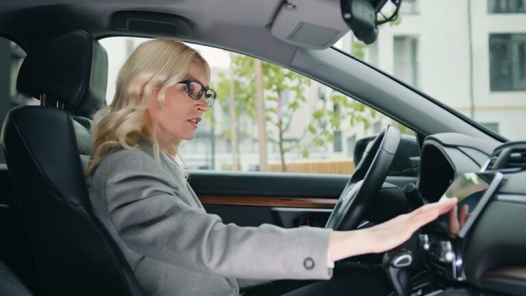 Consecuencias Legales del Uso del M&oacute;vil al Volante